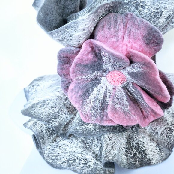 NWOT Handmade Felted Wool Wrap Scarf, Silk-Soft Nuno Felt, Women Neck Warmer - Picture 4 of 13